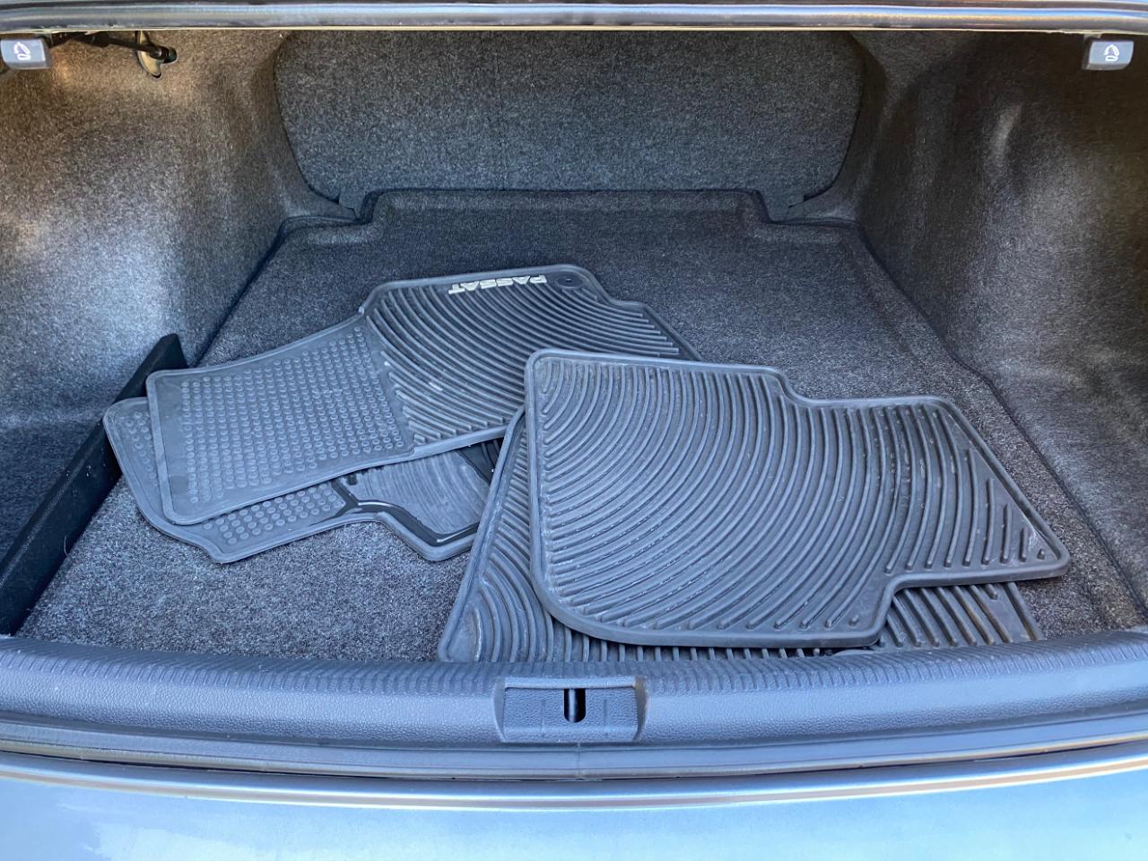 Volkswagen Passat 4dr Sdn 2.5L Auto S PZEV 2012