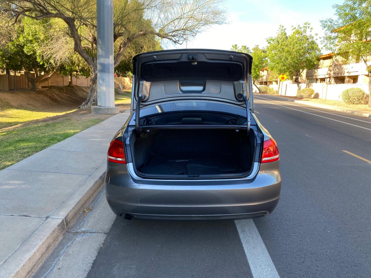 Volkswagen Passat 4dr Sdn 2.5L Auto S PZEV 2012