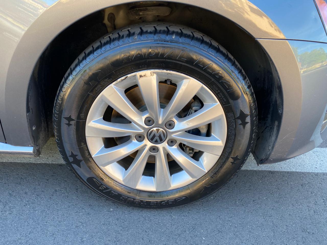 Volkswagen Passat 4dr Sdn 2.5L Auto S PZEV 2012