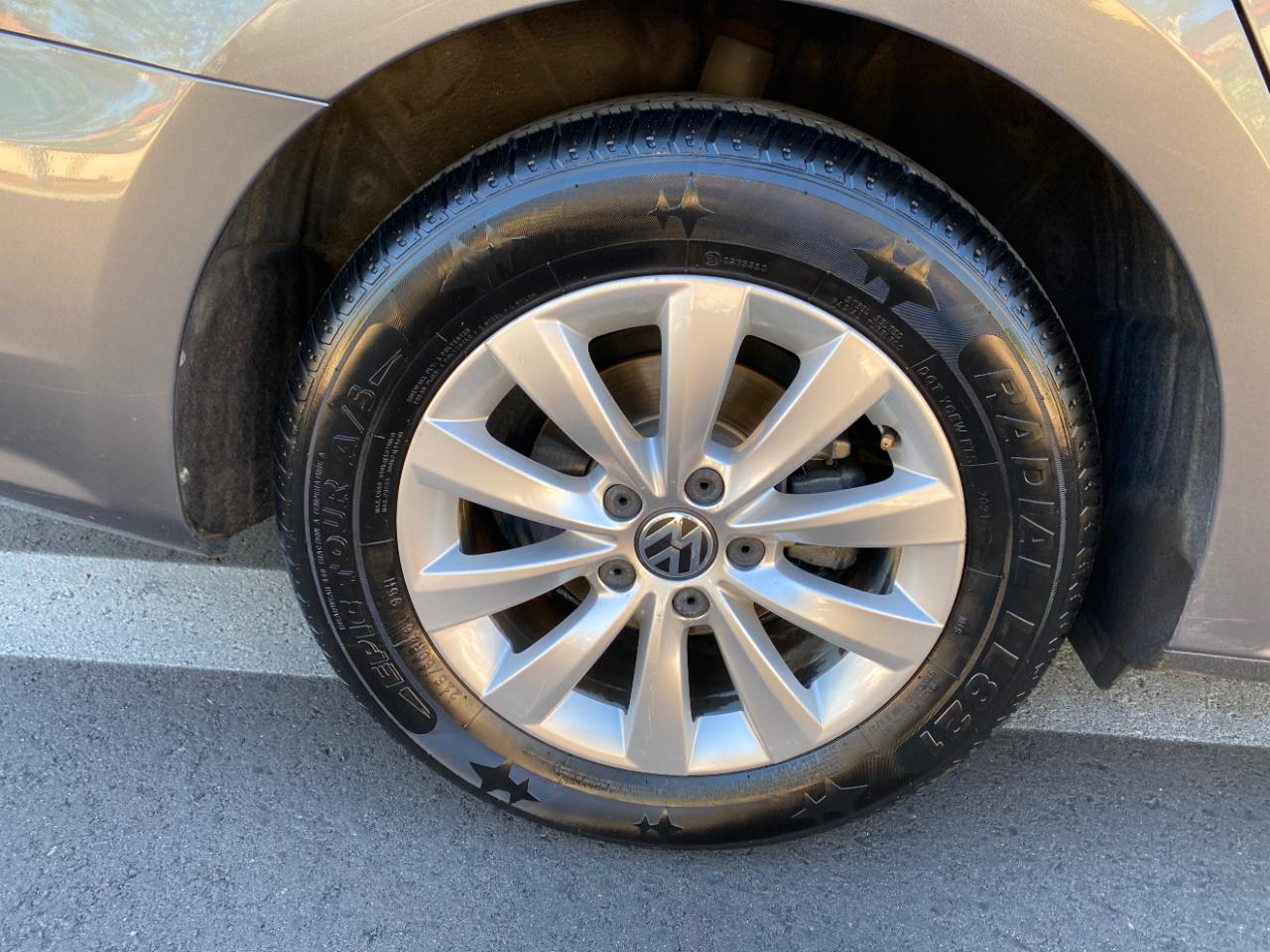 Volkswagen Passat 4dr Sdn 2.5L Auto S PZEV 2012