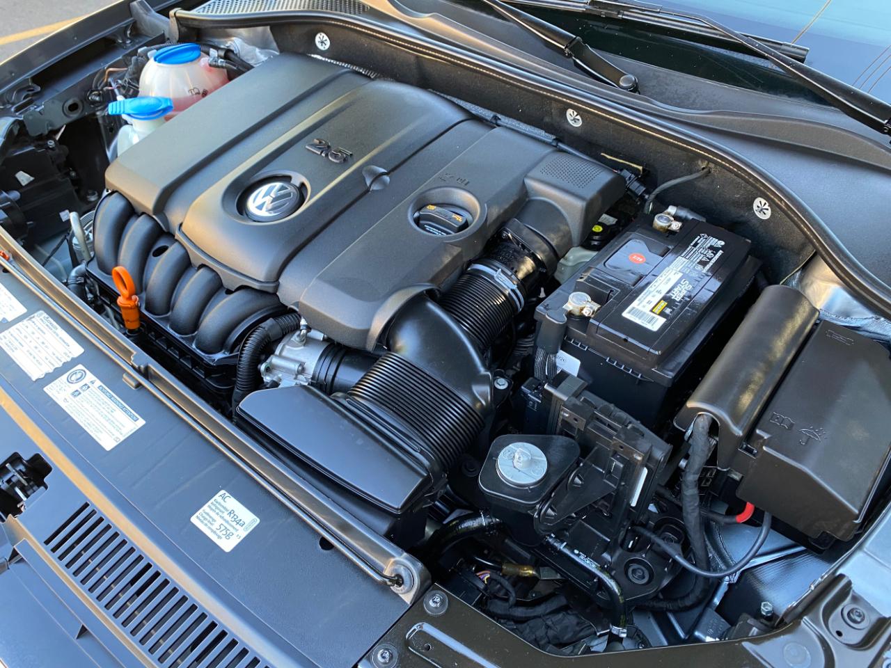 Volkswagen Passat 4dr Sdn 2.5L Auto S PZEV 2012