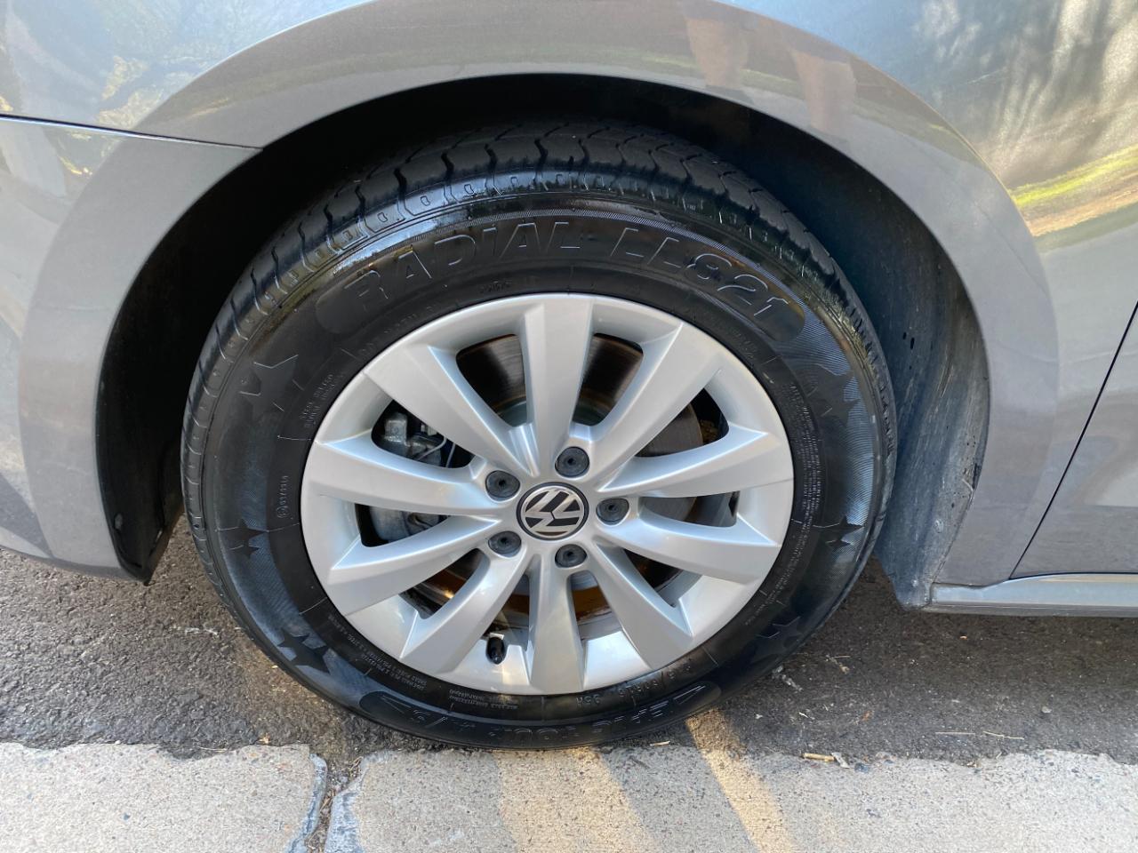 Volkswagen Passat 4dr Sdn 2.5L Auto S PZEV 2012