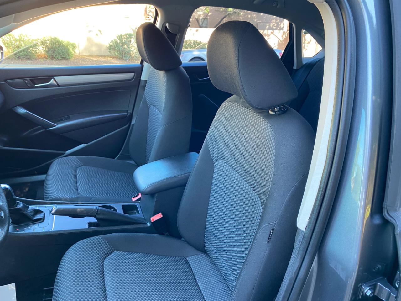 Volkswagen Passat 4dr Sdn 2.5L Auto S PZEV 2012