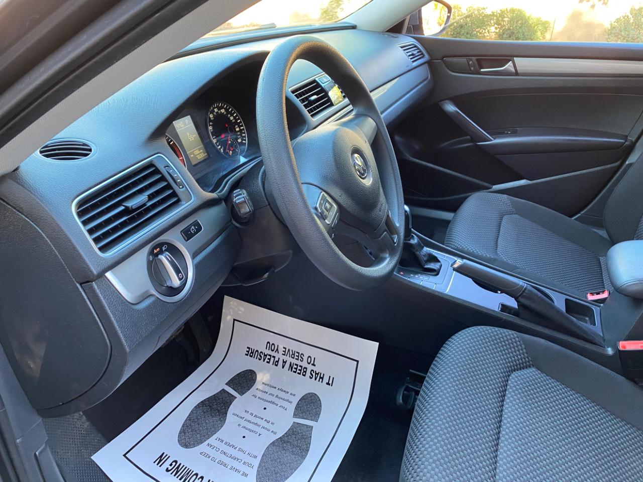 Volkswagen Passat 4dr Sdn 2.5L Auto S PZEV 2012