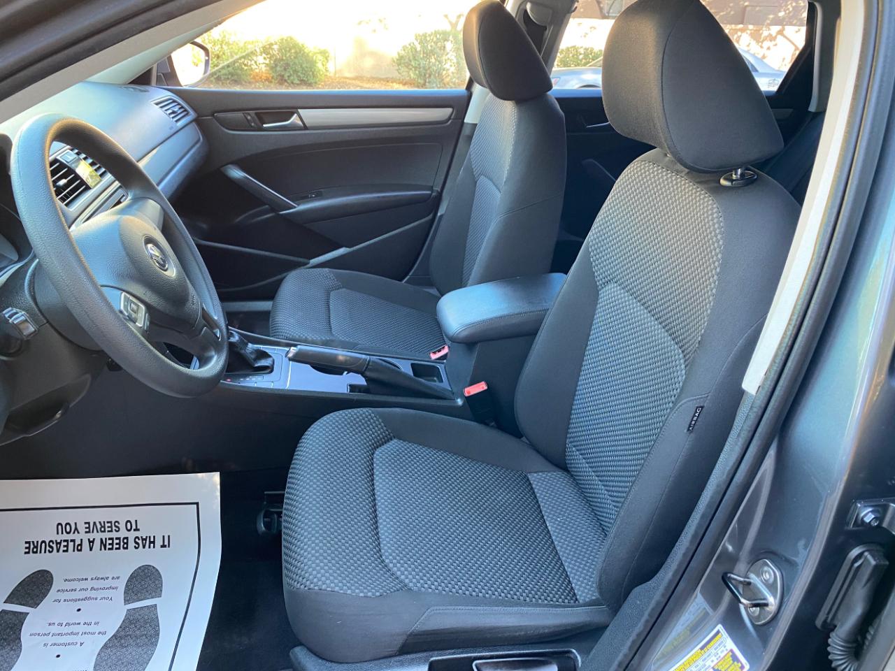 Volkswagen Passat 4dr Sdn 2.5L Auto S PZEV 2012