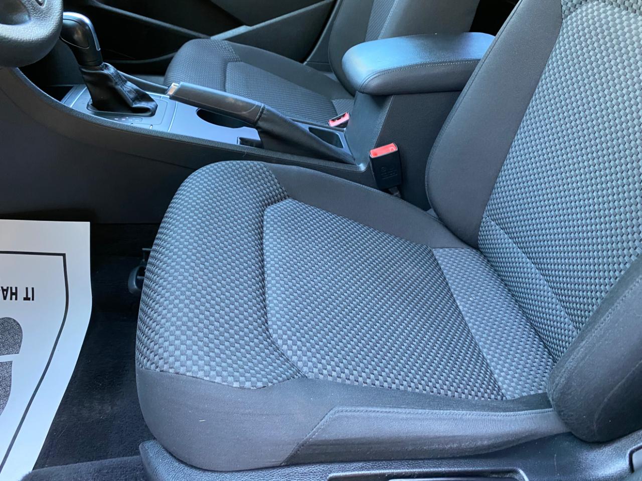 Volkswagen Passat 4dr Sdn 2.5L Auto S PZEV 2012