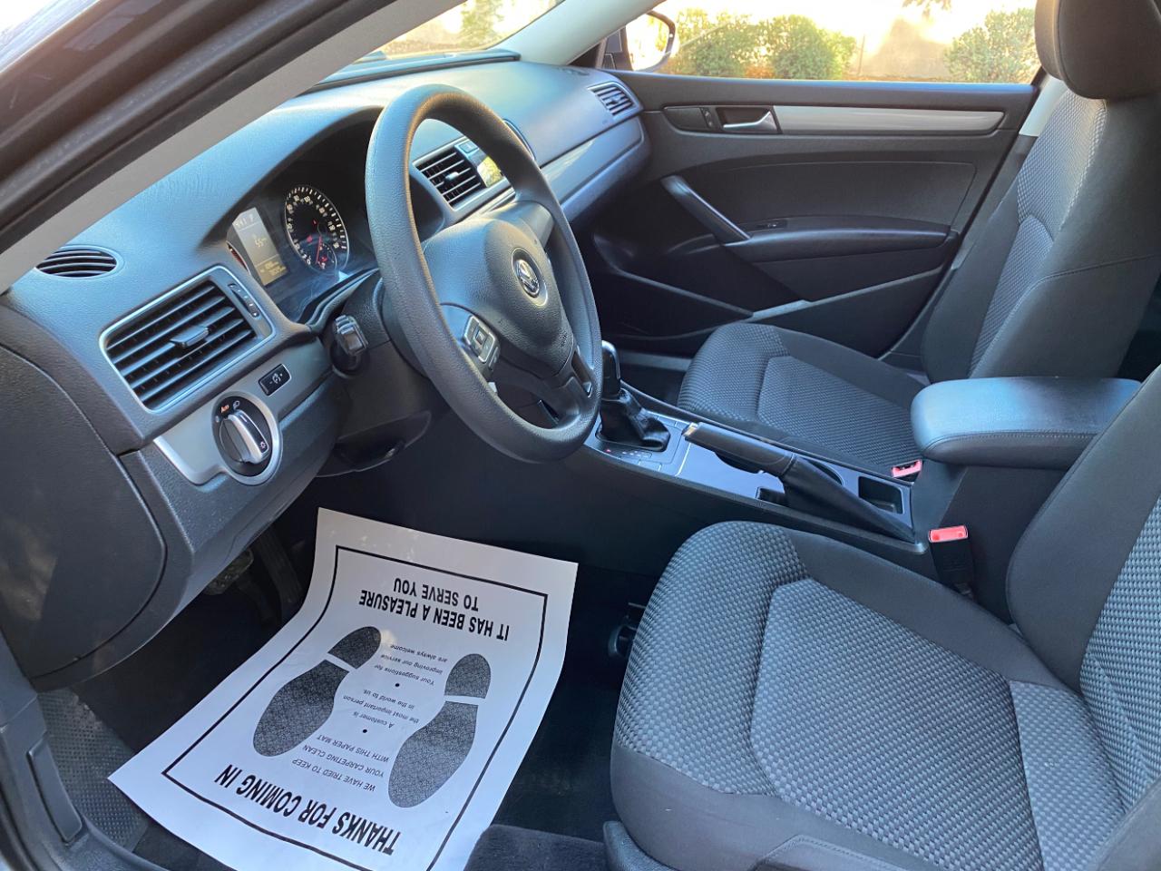 Volkswagen Passat 4dr Sdn 2.5L Auto S PZEV 2012