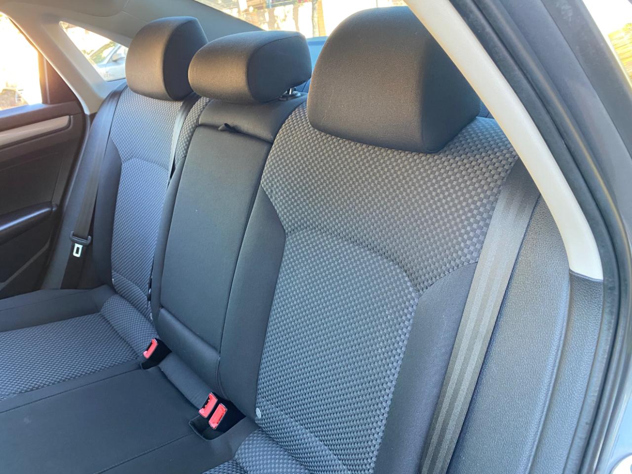 Volkswagen Passat 4dr Sdn 2.5L Auto S PZEV 2012