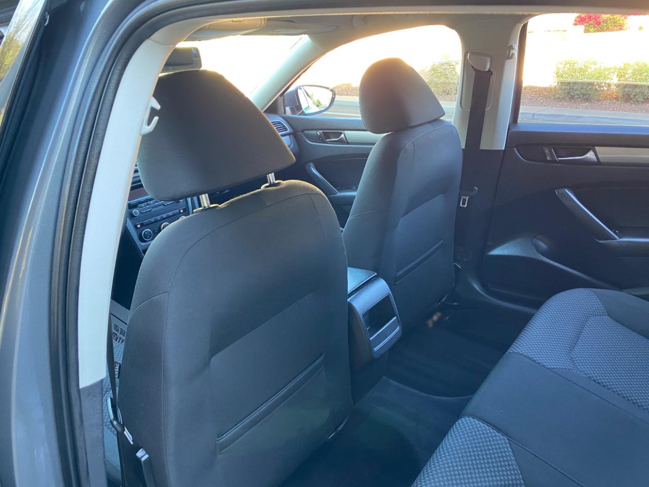 Volkswagen Passat 4dr Sdn 2.5L Auto S PZEV 2012