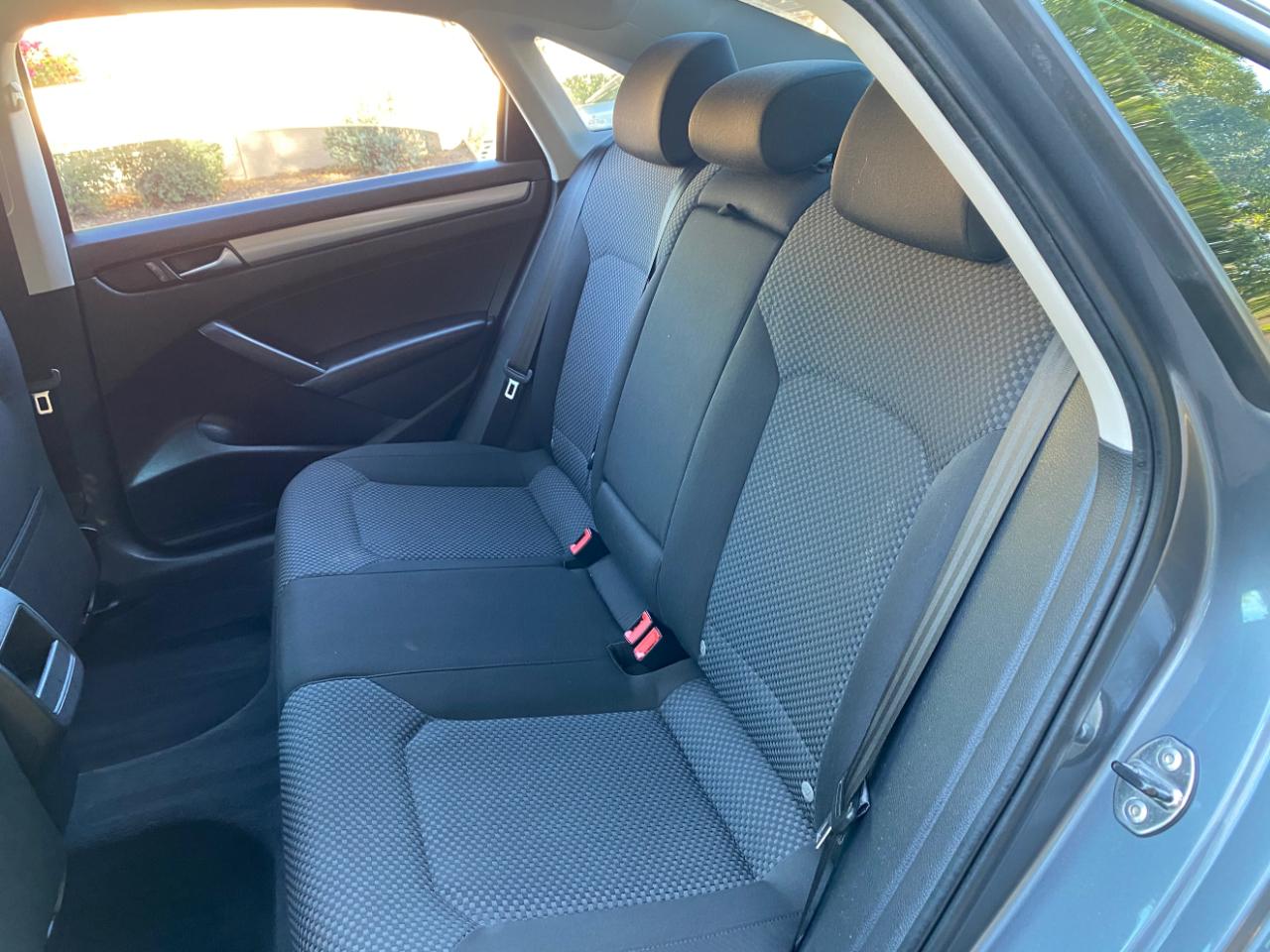 Volkswagen Passat 4dr Sdn 2.5L Auto S PZEV 2012