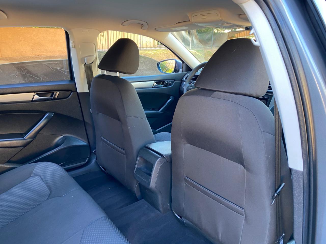 Volkswagen Passat 4dr Sdn 2.5L Auto S PZEV 2012