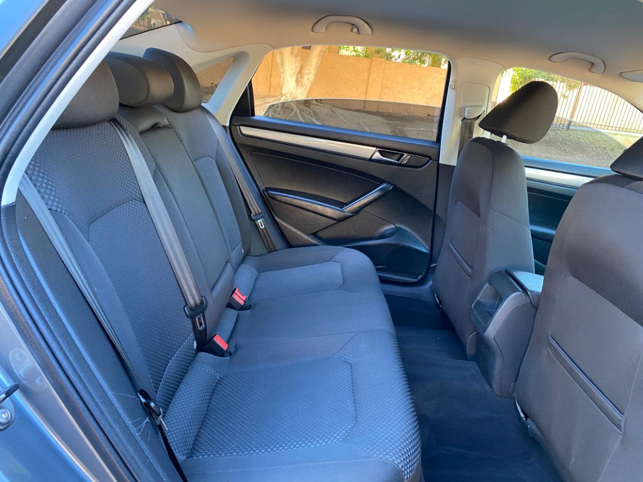 Volkswagen Passat 4dr Sdn 2.5L Auto S PZEV 2012