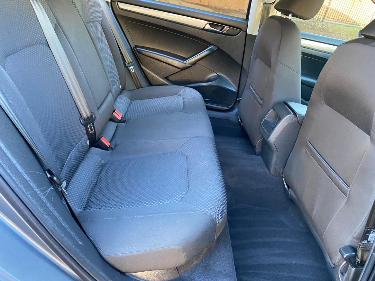 Volkswagen Passat 4dr Sdn 2.5L Auto S PZEV 2012