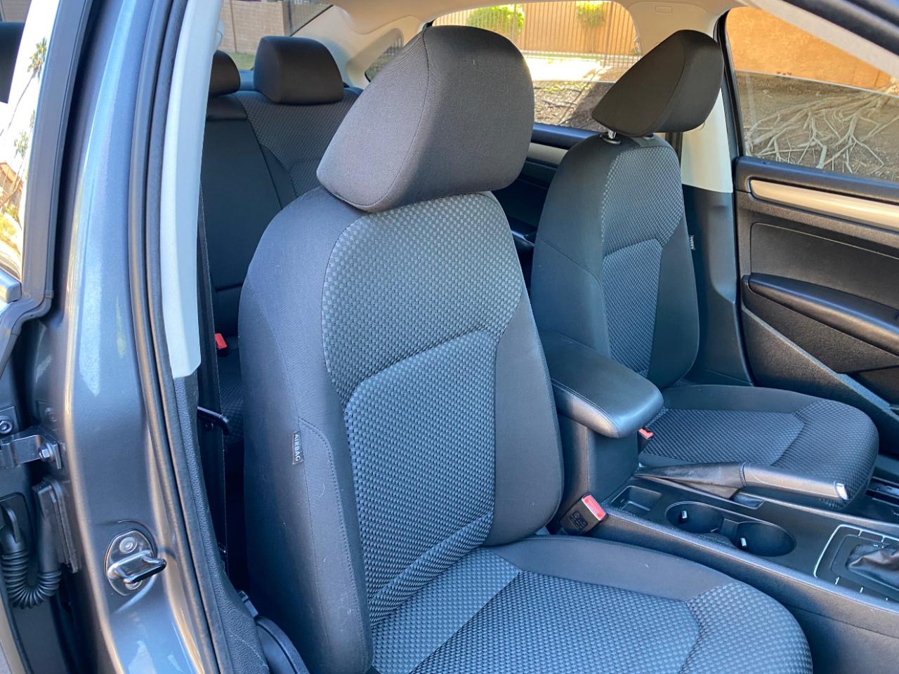 Volkswagen Passat 4dr Sdn 2.5L Auto S PZEV 2012