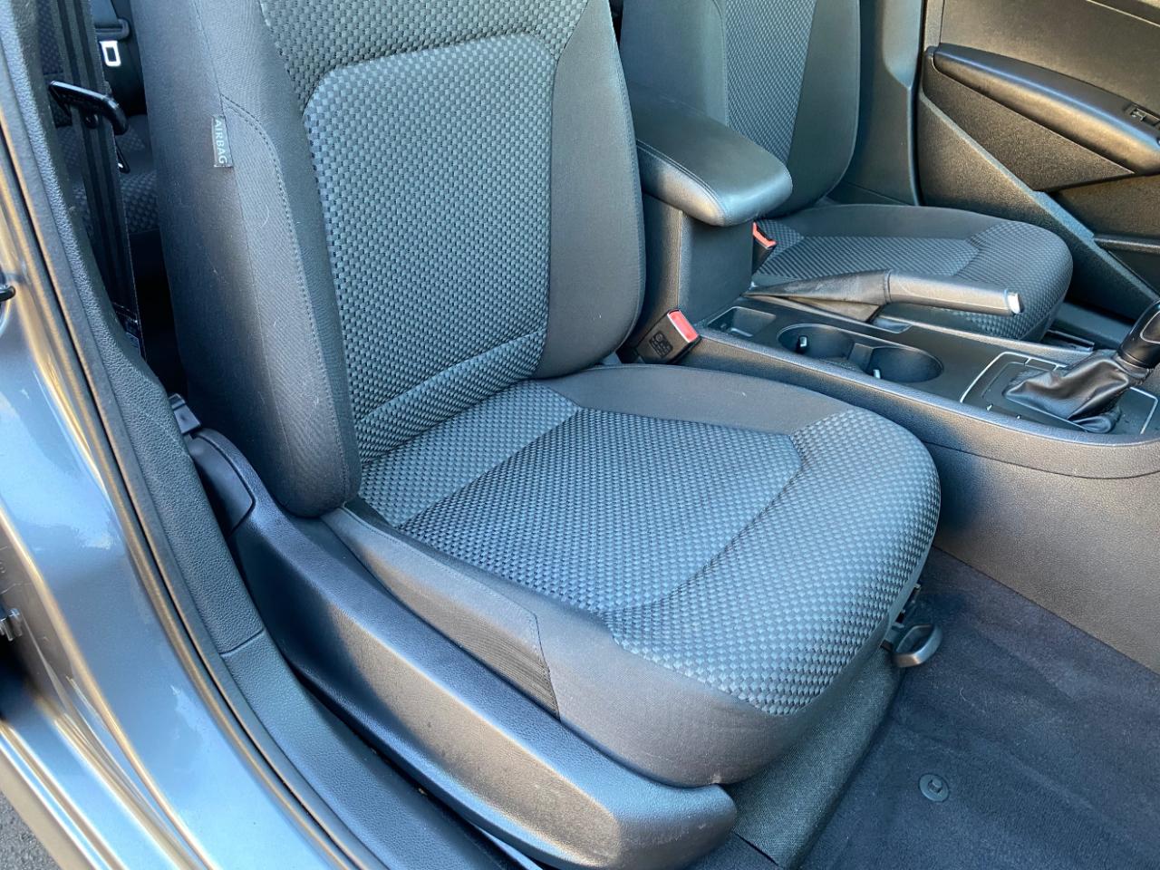 Volkswagen Passat 4dr Sdn 2.5L Auto S PZEV 2012