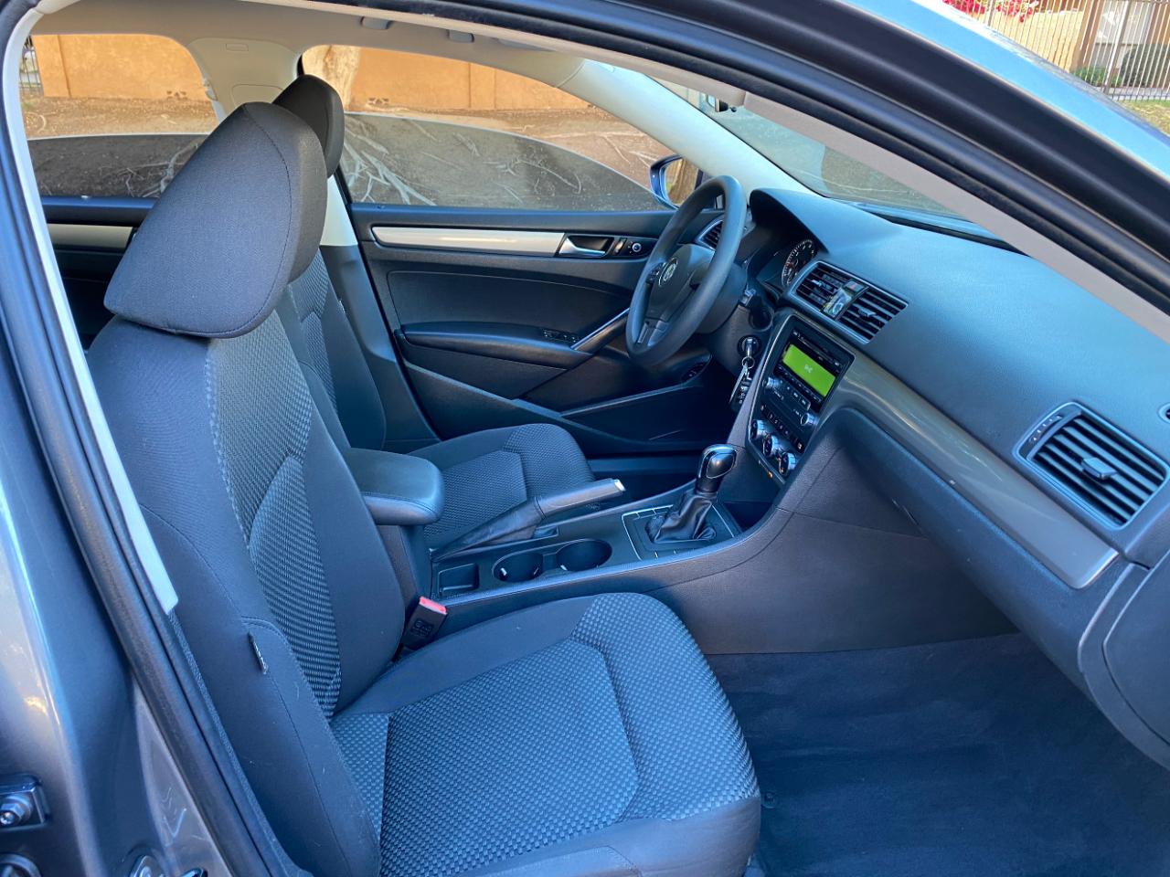 Volkswagen Passat 4dr Sdn 2.5L Auto S PZEV 2012