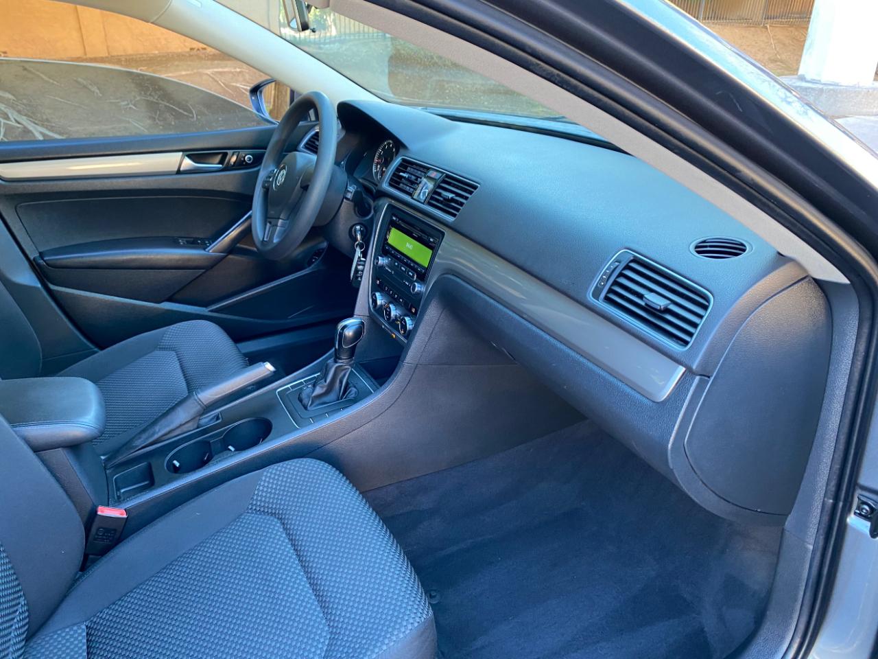 Volkswagen Passat 4dr Sdn 2.5L Auto S PZEV 2012