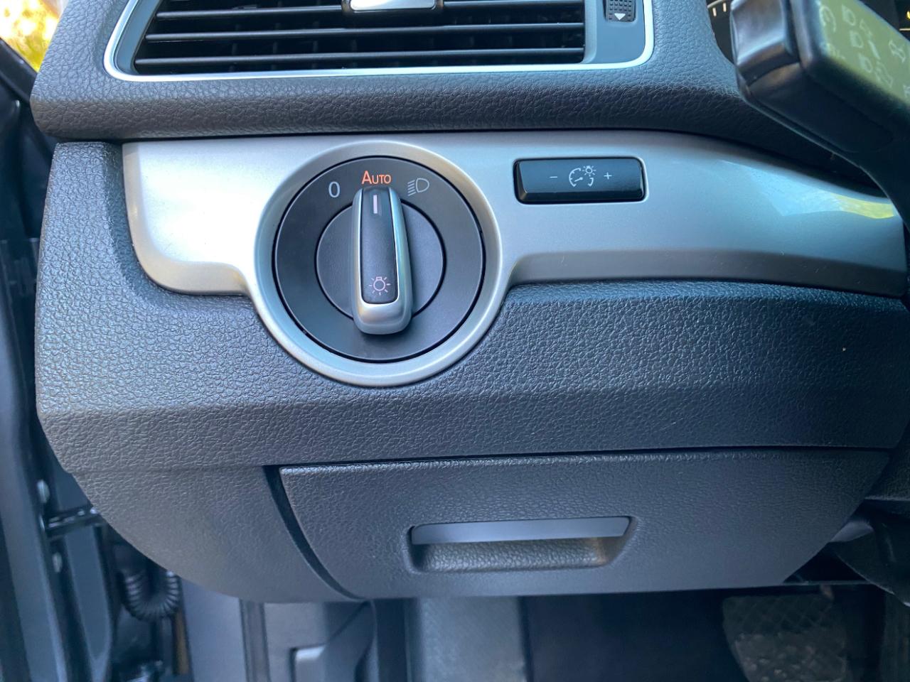 Volkswagen Passat 4dr Sdn 2.5L Auto S PZEV 2012