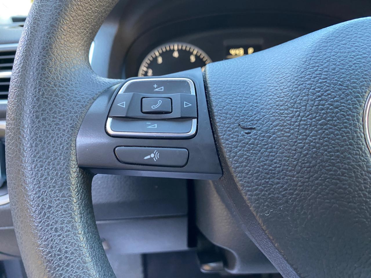 Volkswagen Passat 4dr Sdn 2.5L Auto S PZEV 2012