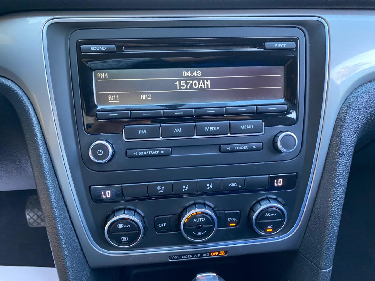 Volkswagen Passat 4dr Sdn 2.5L Auto S PZEV 2012