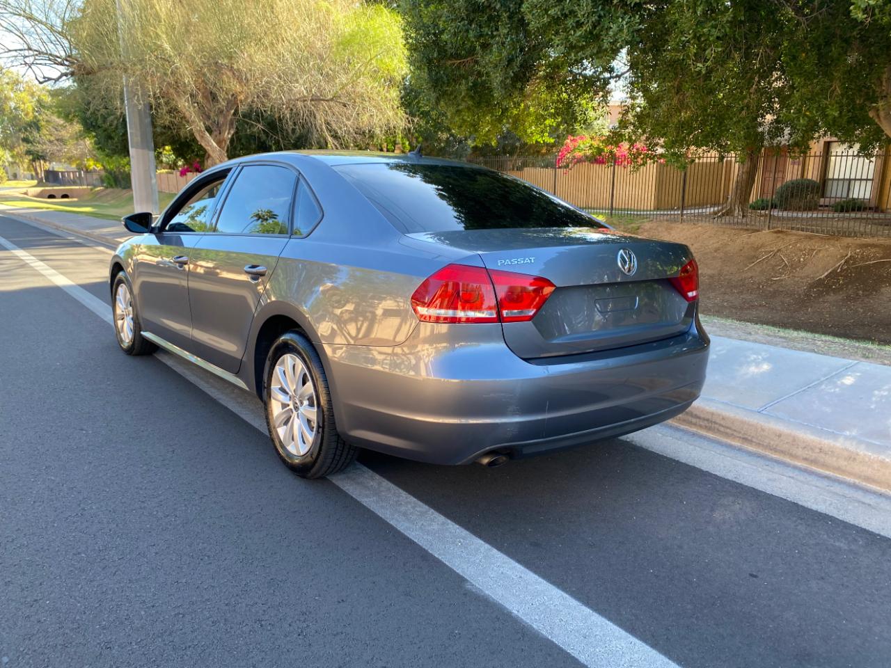 Volkswagen Passat 4dr Sdn 2.5L Auto S PZEV 2012