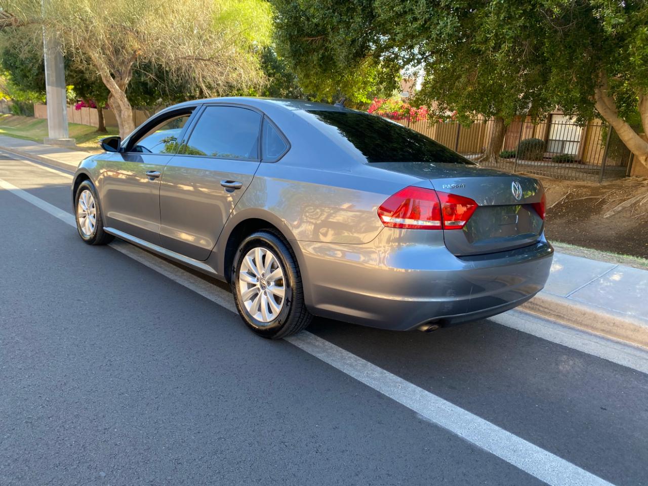 Volkswagen Passat 4dr Sdn 2.5L Auto S PZEV 2012