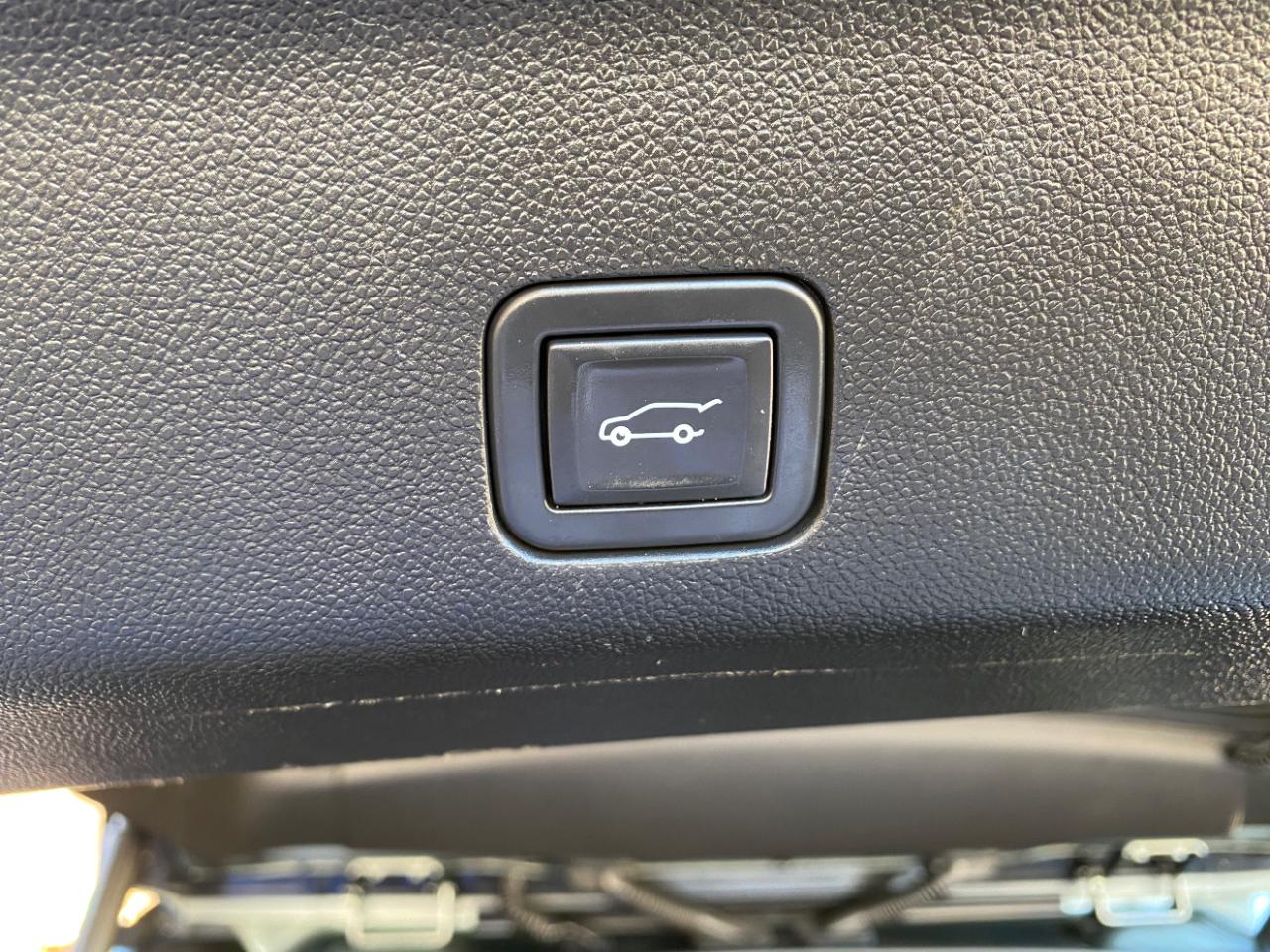 Chevrolet Suburban 4WD 4dr Premier 2023