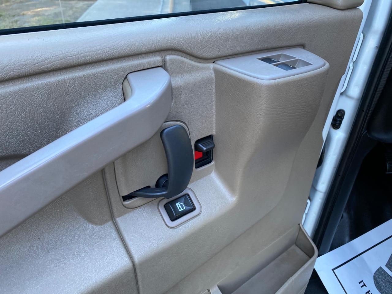 Chevrolet Express Cargo Van RWD 3500 155" 2017