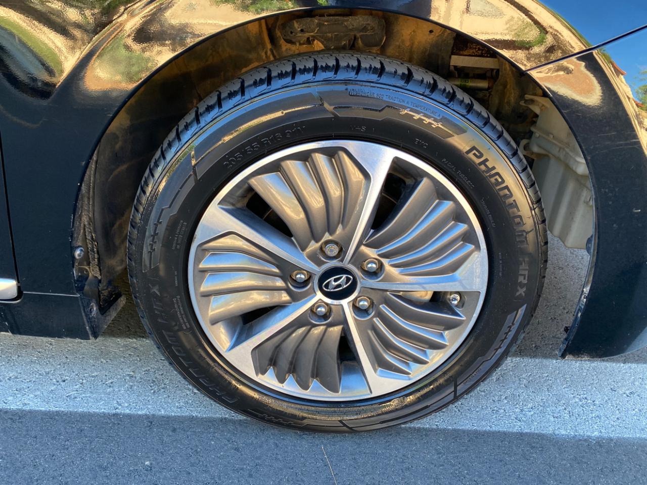 Hyundai Ioniq Plug-In Hybrid SEL Hatchback 2022