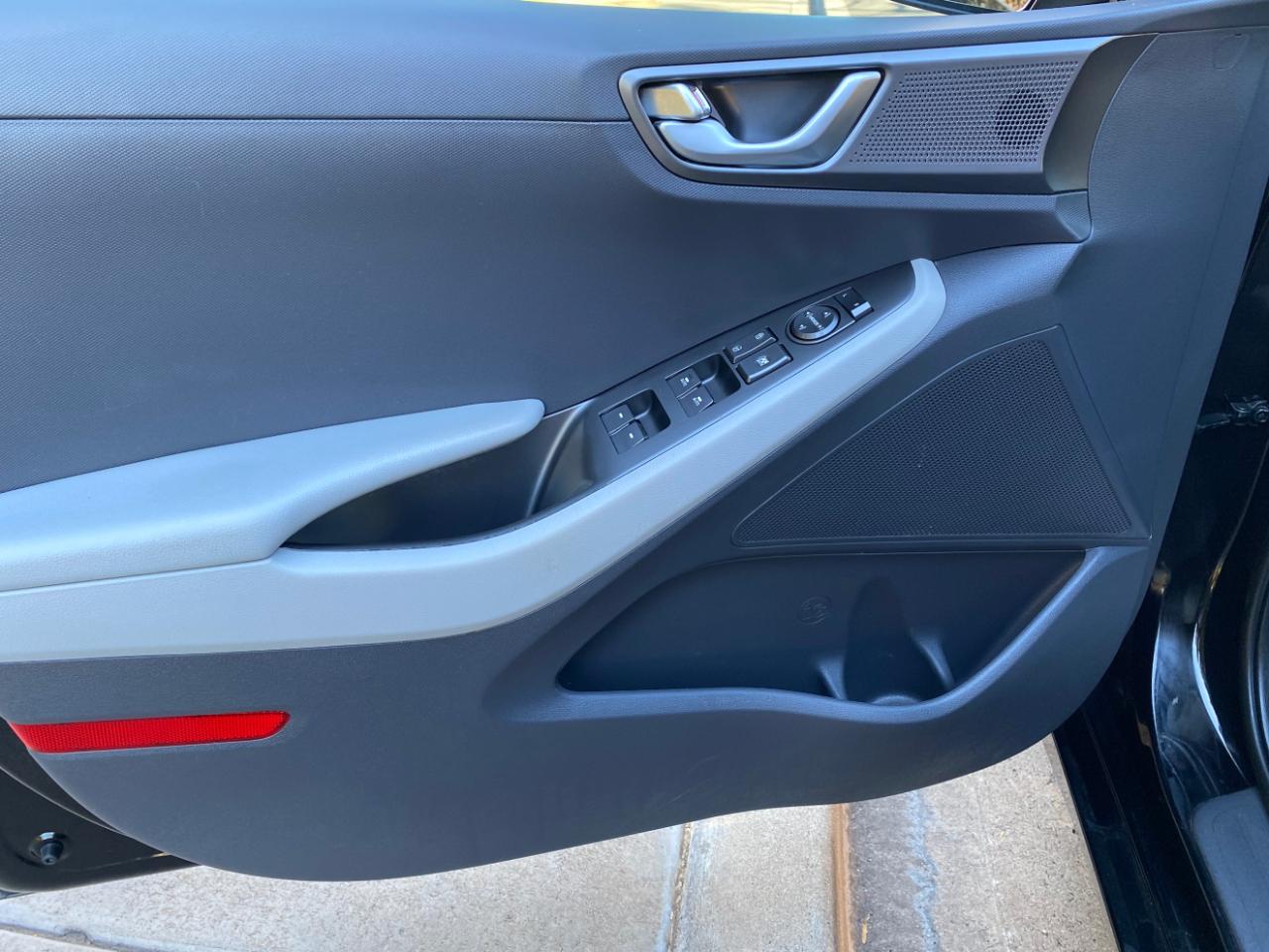 Hyundai Ioniq Plug-In Hybrid SEL Hatchback 2022