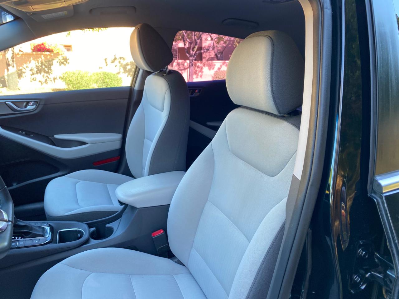 Hyundai Ioniq Plug-In Hybrid SEL Hatchback 2022