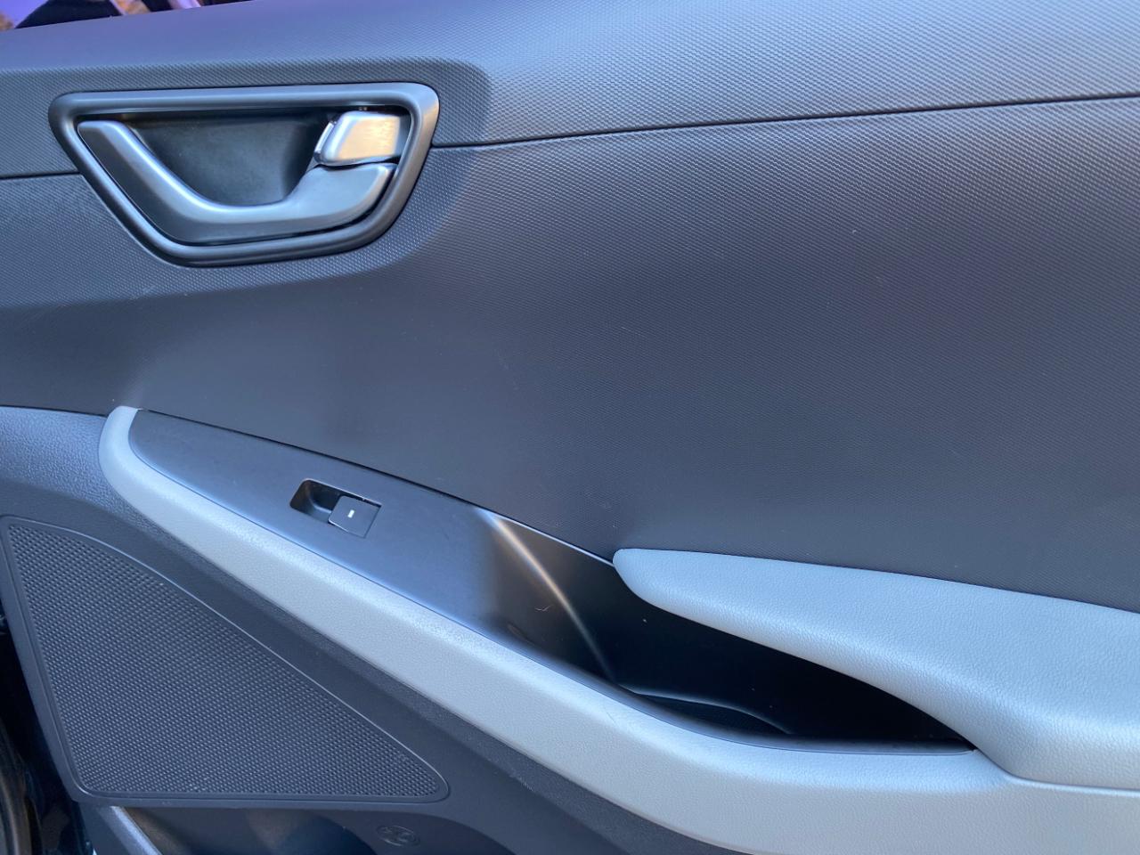 Hyundai Ioniq Plug-In Hybrid SEL Hatchback 2022