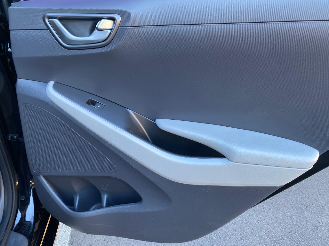 Hyundai Ioniq Plug-In Hybrid SEL Hatchback 2022