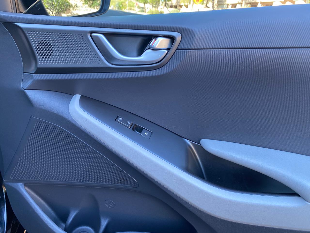 Hyundai Ioniq Plug-In Hybrid SEL Hatchback 2022