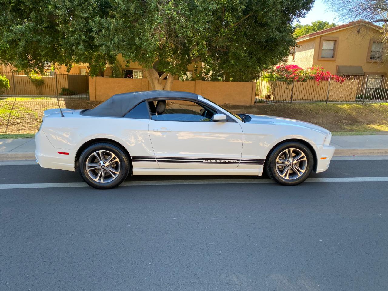 Ford Mustang 2dr Conv V6 Premium 2014