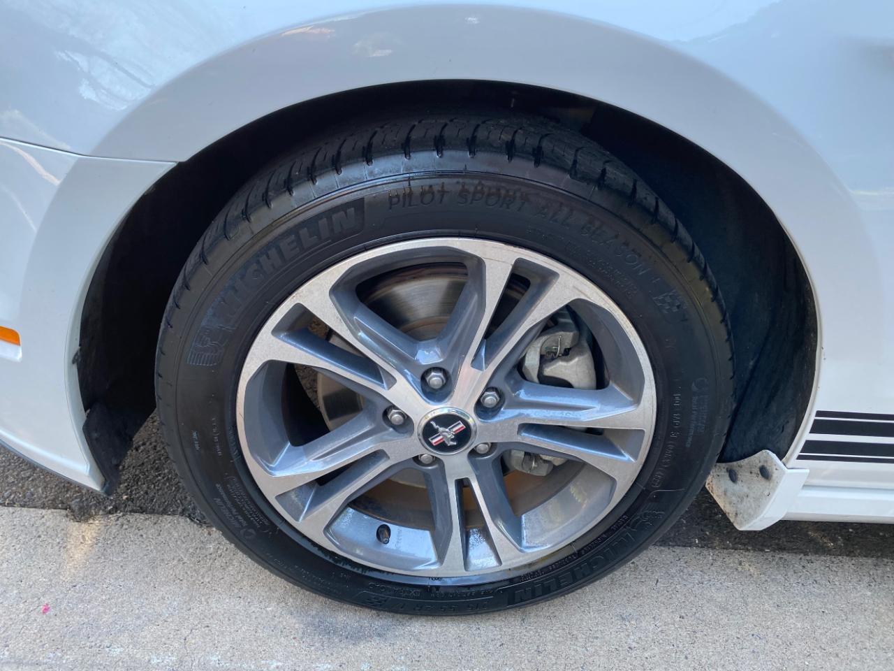 Ford Mustang 2dr Conv V6 Premium 2014