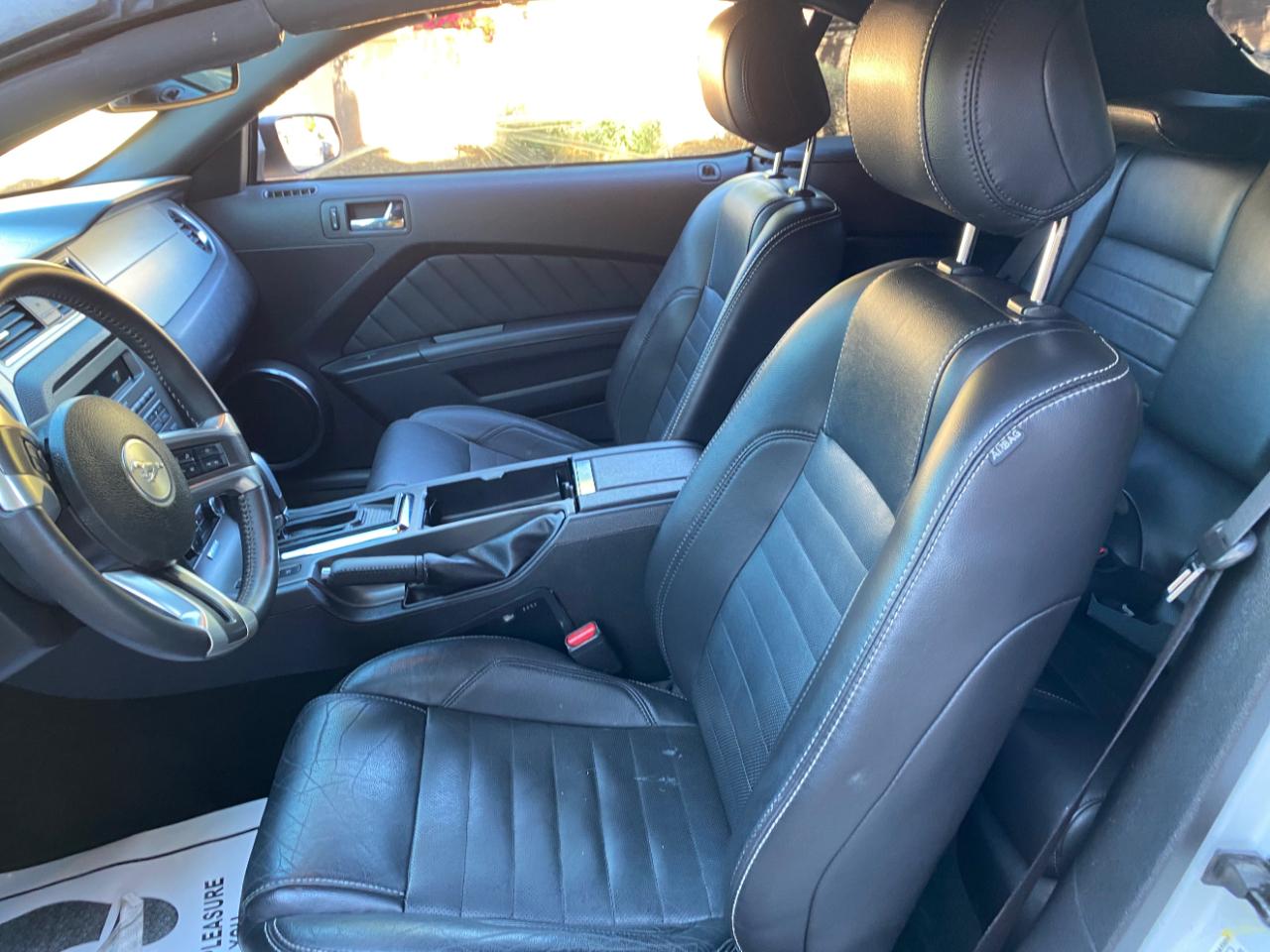 Ford Mustang 2dr Conv V6 Premium 2014