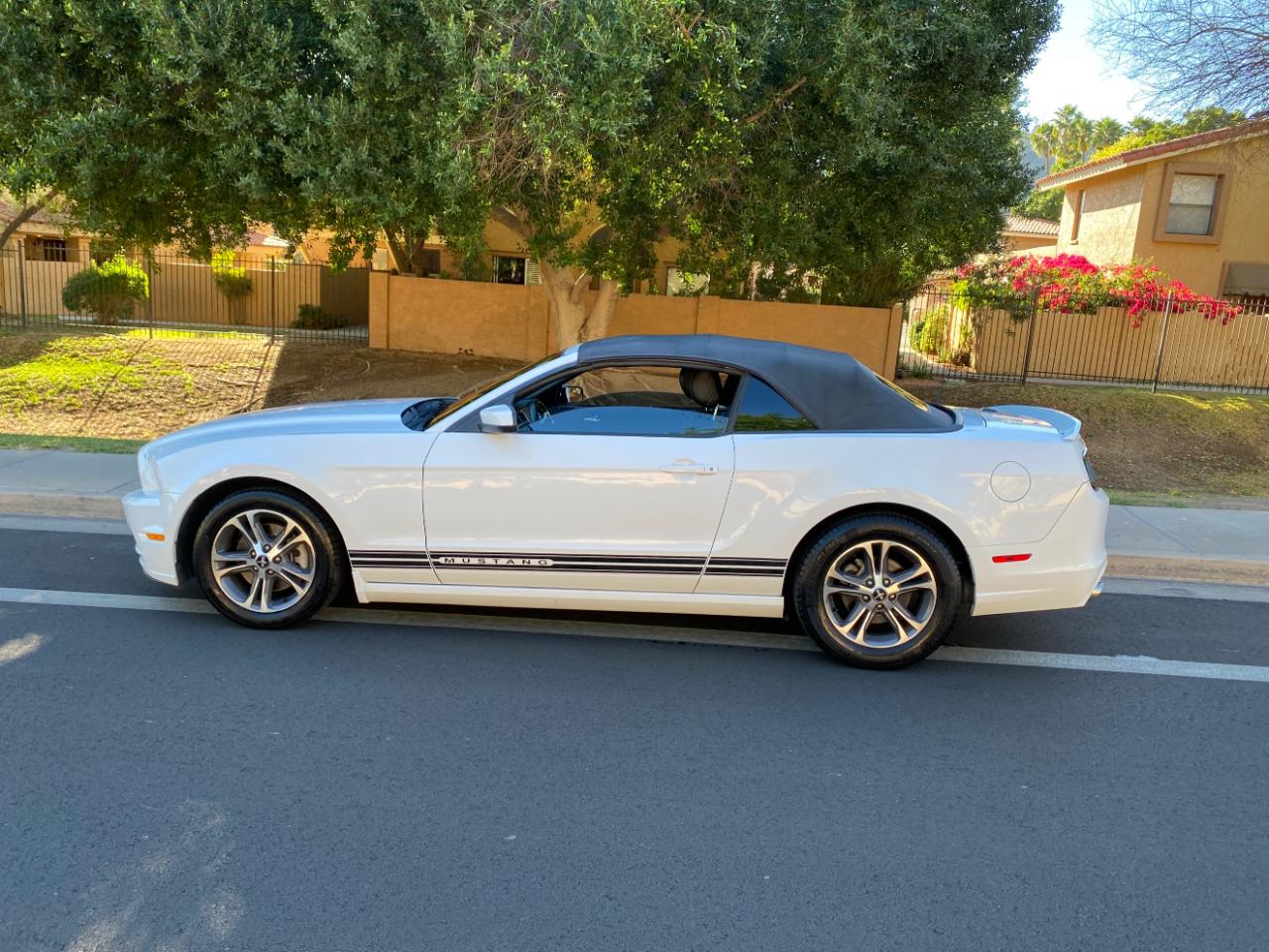 Ford Mustang 2dr Conv V6 Premium 2014