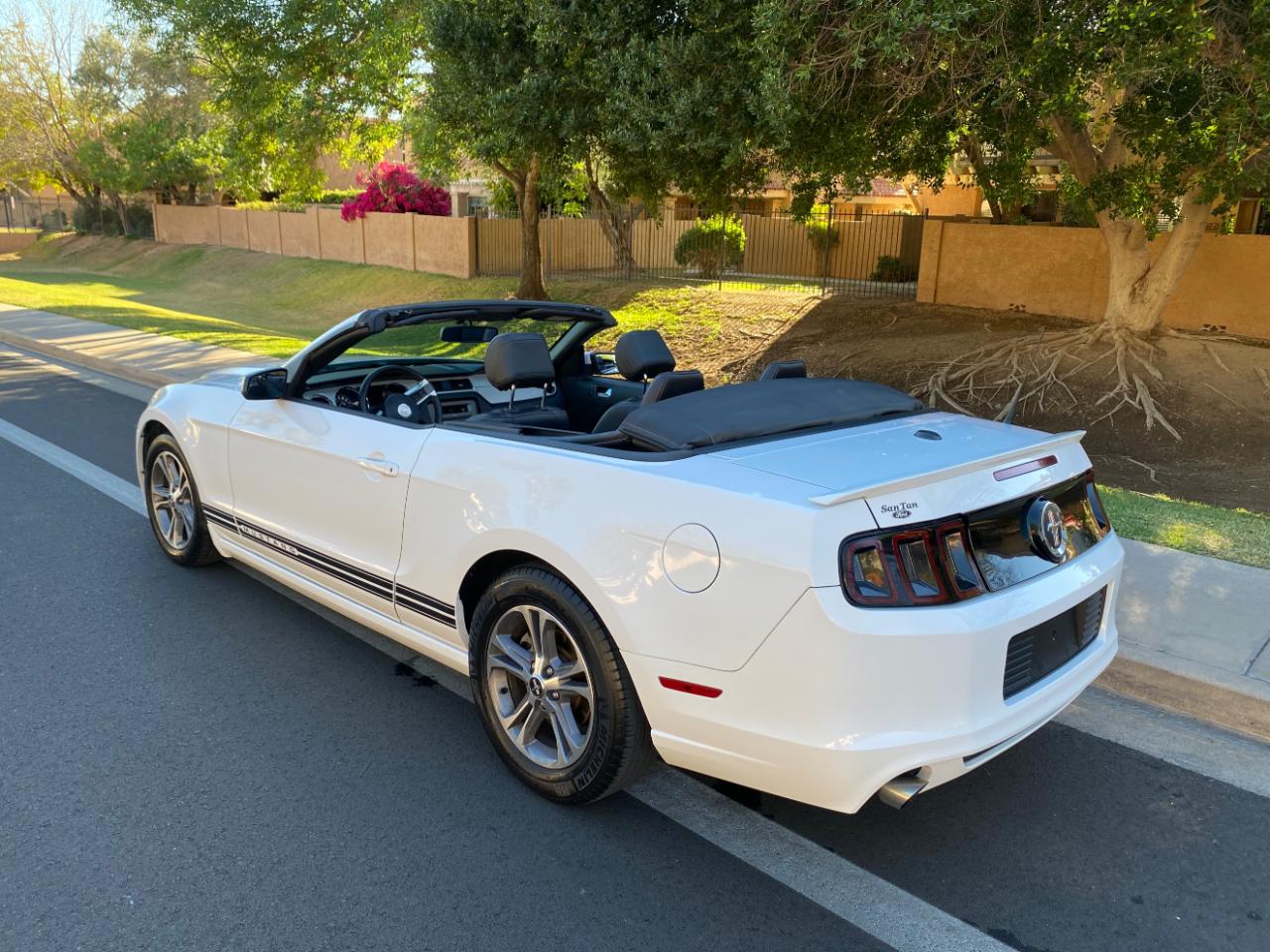 Ford Mustang 2dr Conv V6 Premium 2014