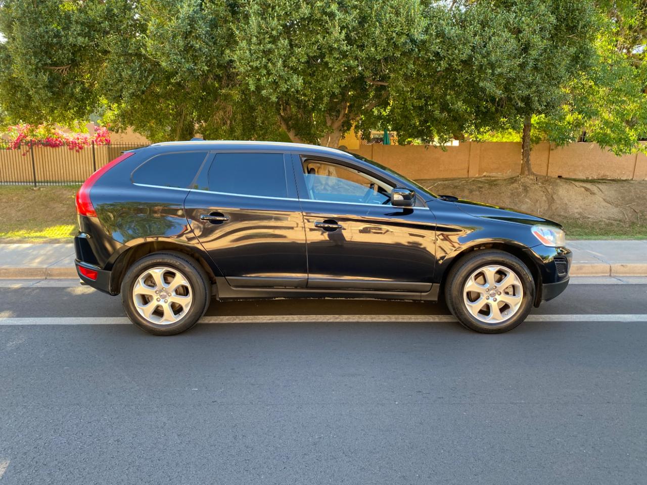 Volvo XC60 4dr 3.2L PZEV 2012