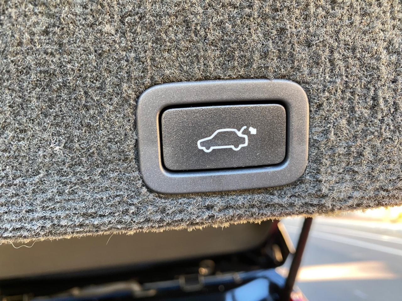 Volvo XC60 4dr 3.2L PZEV 2012