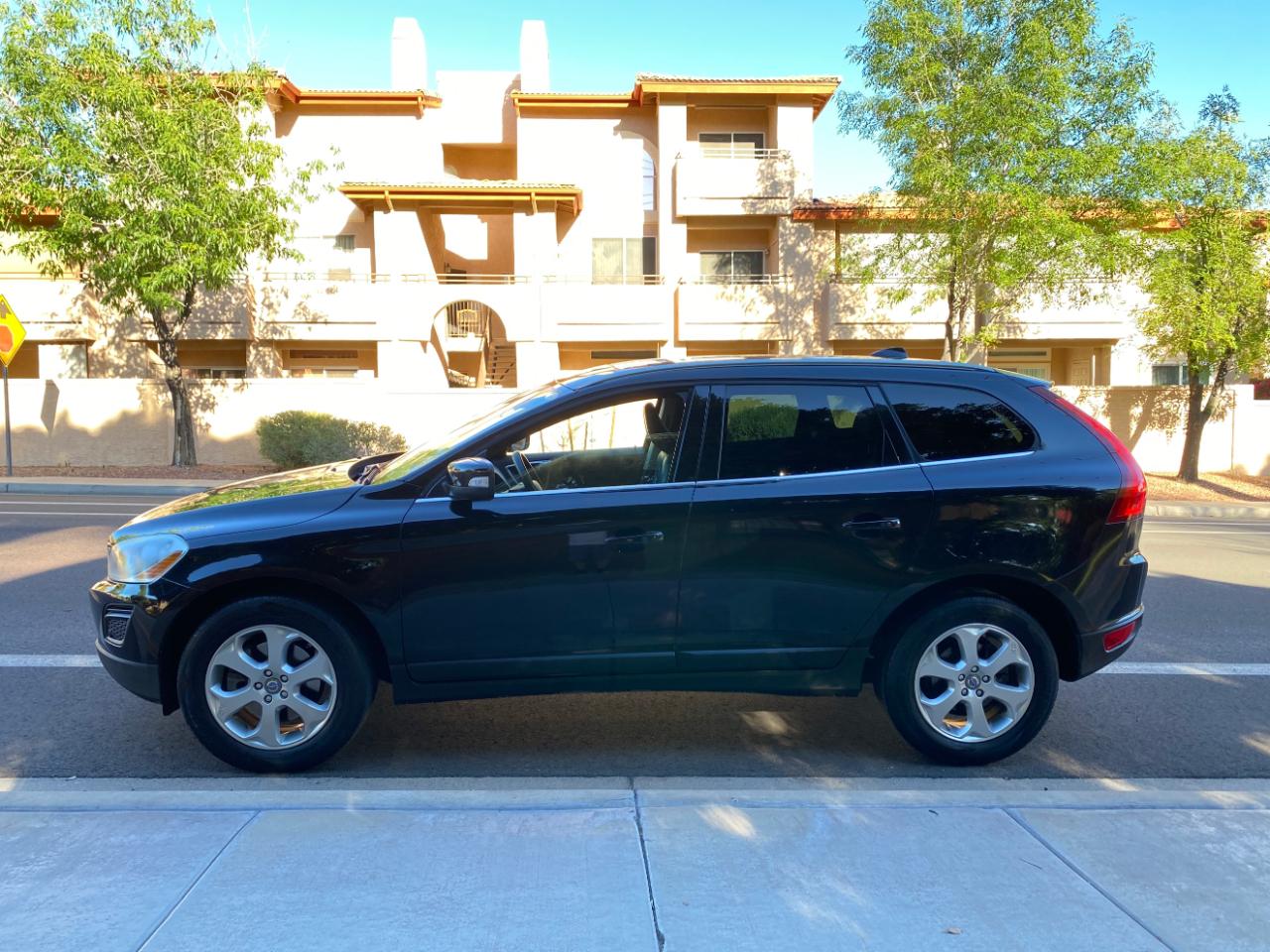 Volvo XC60 4dr 3.2L PZEV 2012