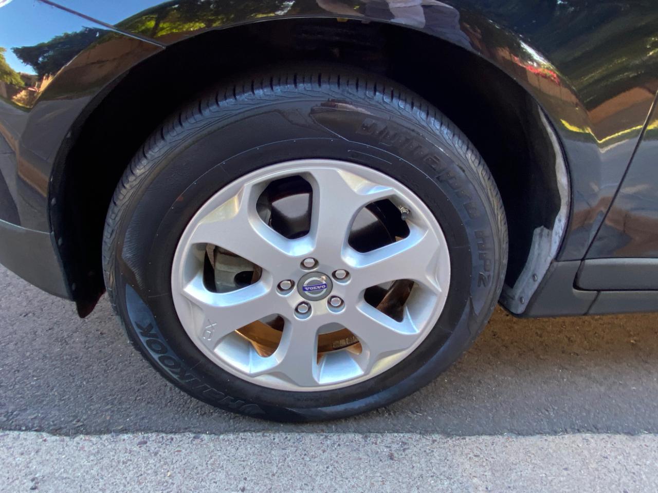 Volvo XC60 4dr 3.2L PZEV 2012