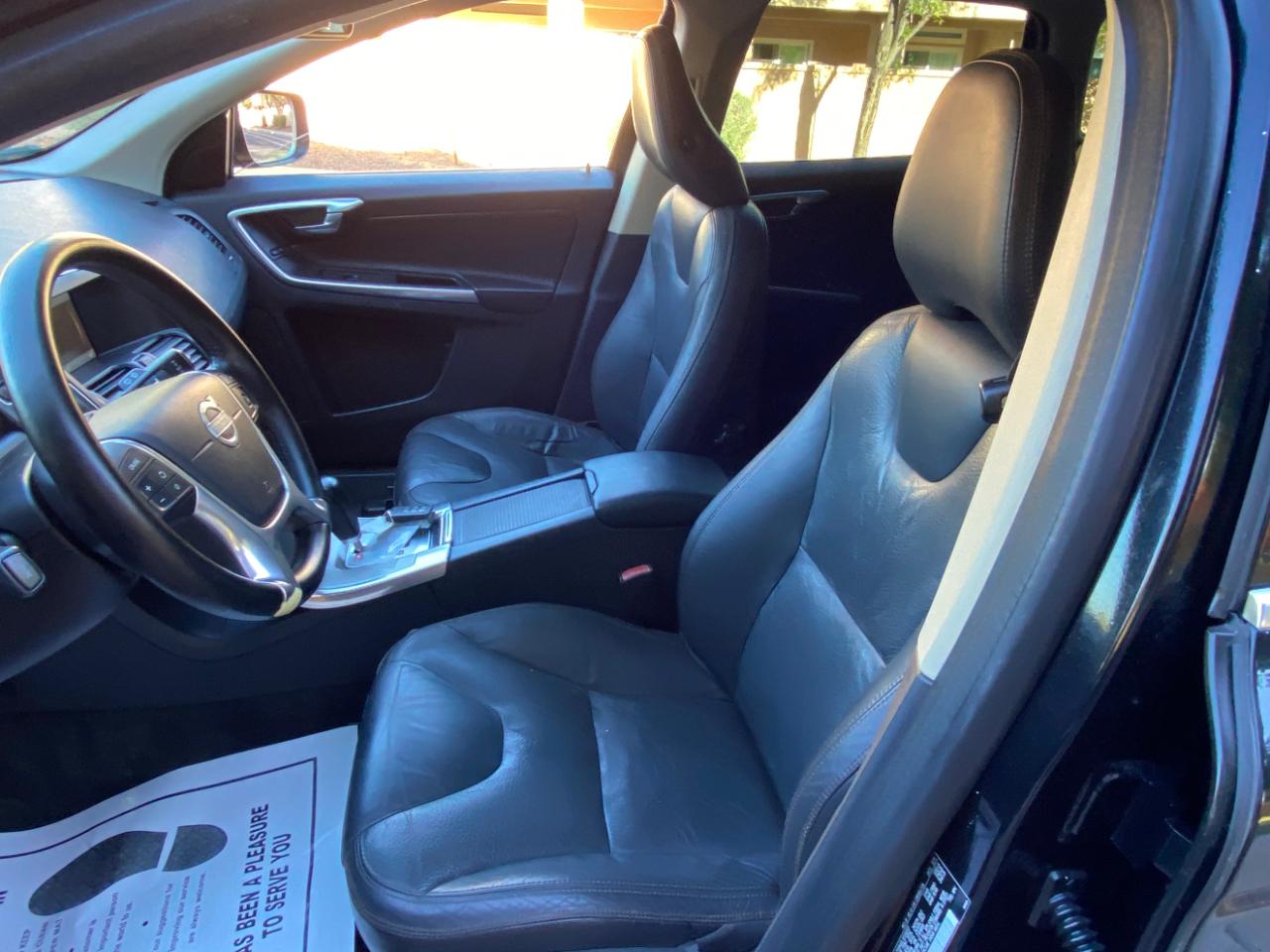 Volvo XC60 4dr 3.2L PZEV 2012