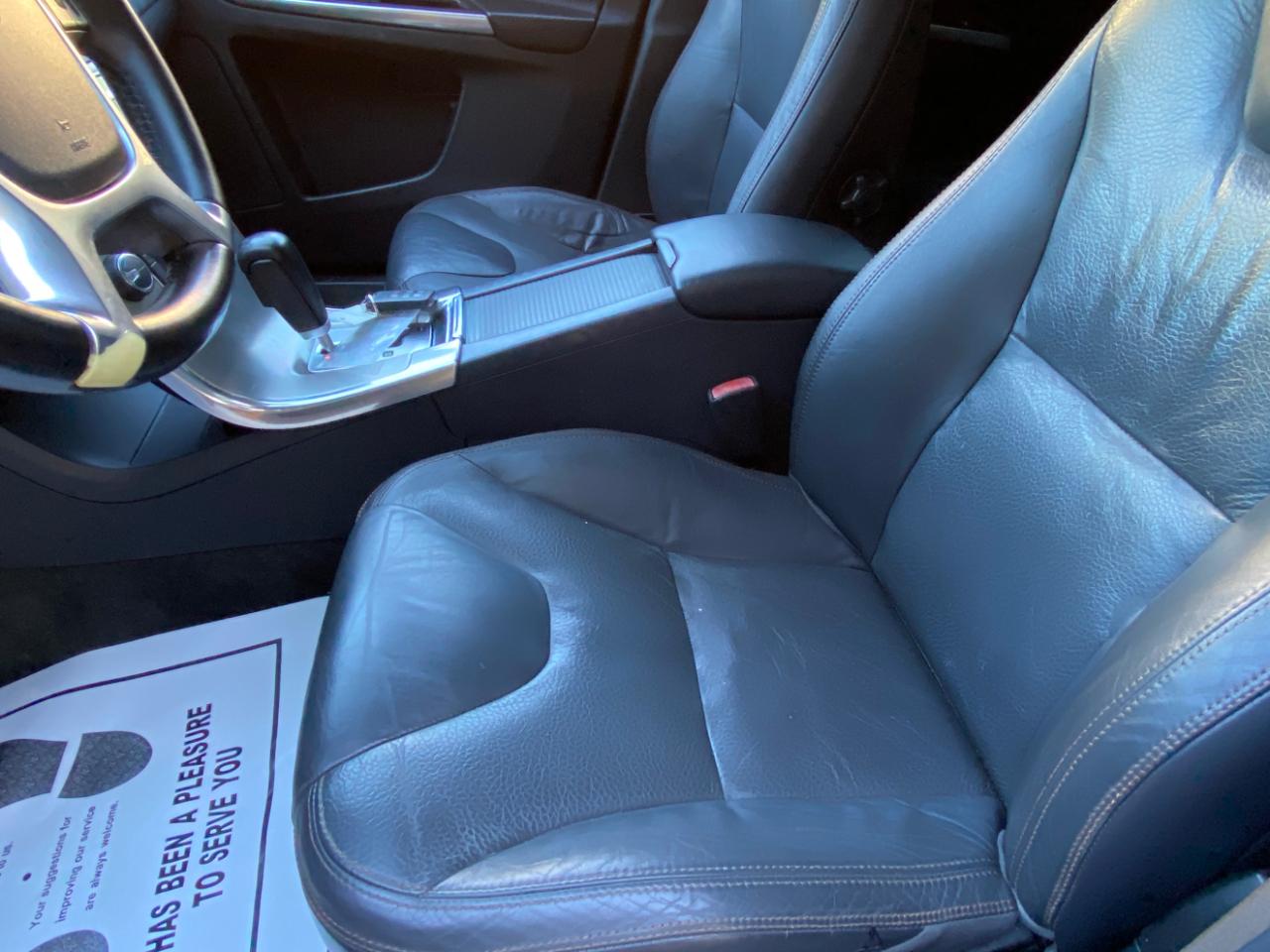 Volvo XC60 4dr 3.2L PZEV 2012