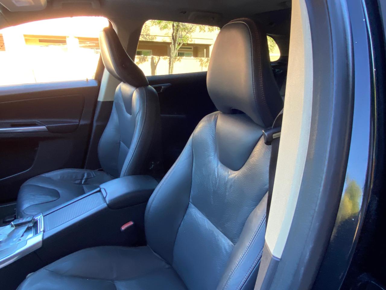 Volvo XC60 4dr 3.2L PZEV 2012