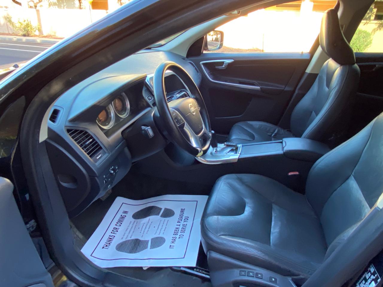 Volvo XC60 4dr 3.2L PZEV 2012