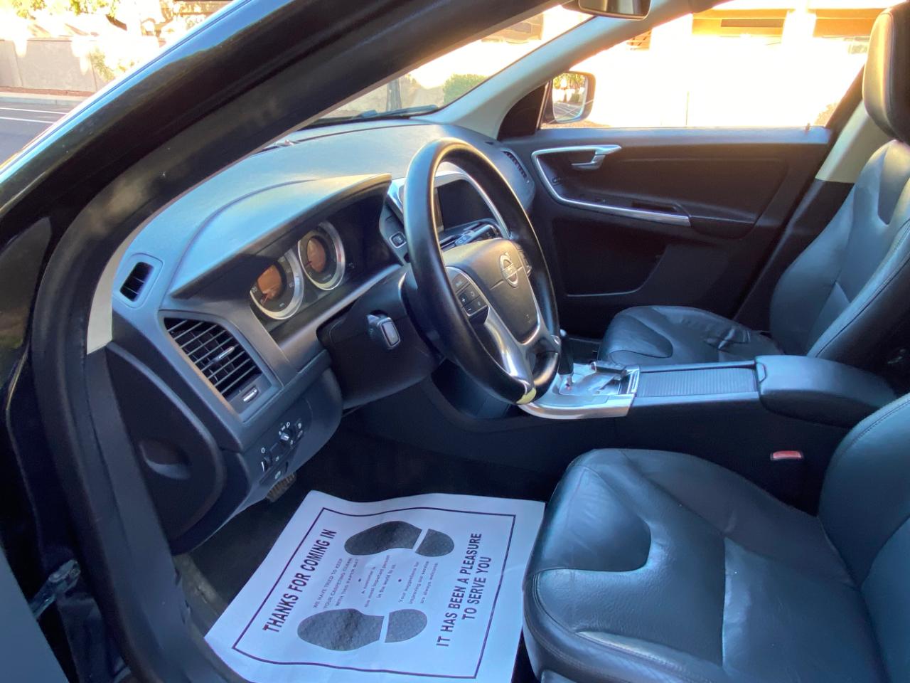 Volvo XC60 4dr 3.2L PZEV 2012