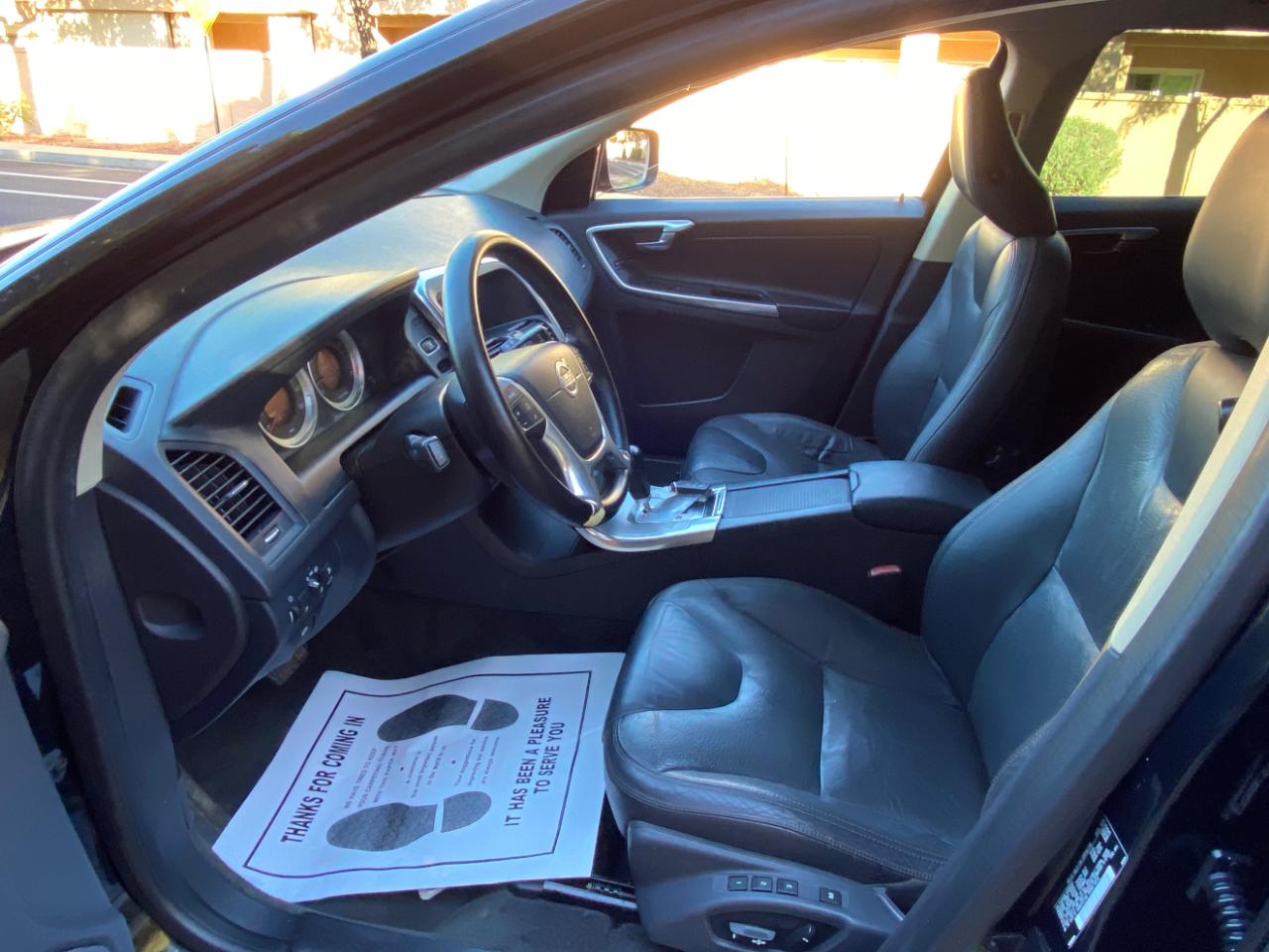 Volvo XC60 4dr 3.2L PZEV 2012