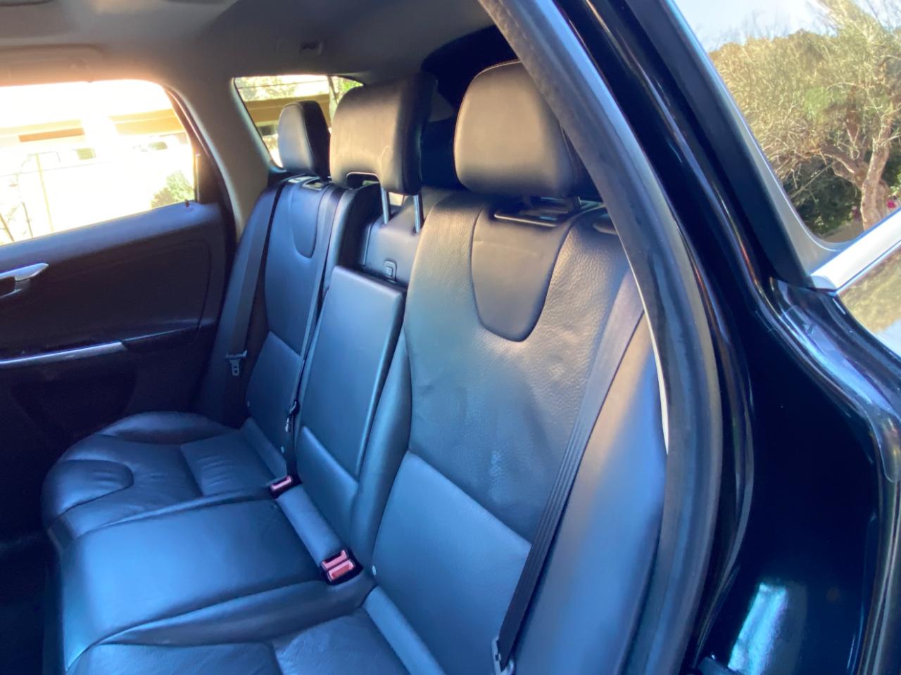 Volvo XC60 4dr 3.2L PZEV 2012